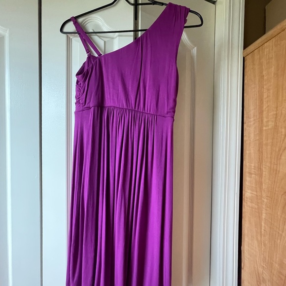 One shoulder chiffon sleeveless orchid bloom blouse. Size Medium. - Picture 2 of 3